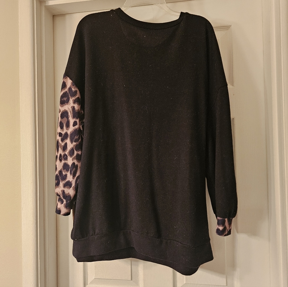 Leopard Sweater - Picture 5 of 6